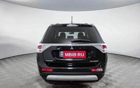 Mitsubishi Outlander III рестайлинг 3, 2014 год, 1 711 900 рублей, 6 фотография