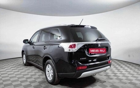 Mitsubishi Outlander III рестайлинг 3, 2014 год, 1 711 900 рублей, 7 фотография