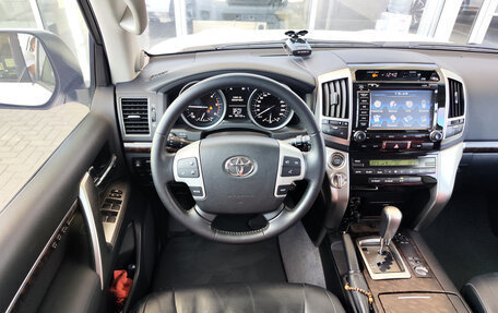 Toyota Land Cruiser 200, 2015 год, 5 999 000 рублей, 7 фотография