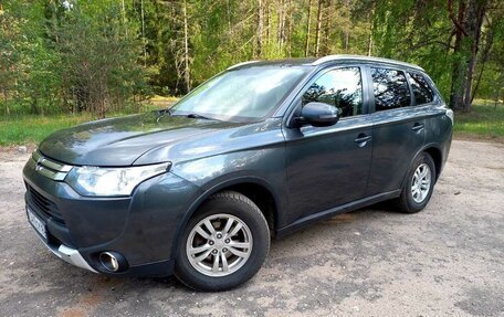 Mitsubishi Outlander III рестайлинг 3, 2014 год, 1 460 000 рублей, 2 фотография