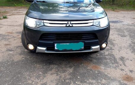 Mitsubishi Outlander III рестайлинг 3, 2014 год, 1 460 000 рублей, 3 фотография