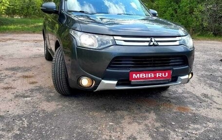 Mitsubishi Outlander III рестайлинг 3, 2014 год, 1 460 000 рублей, 4 фотография