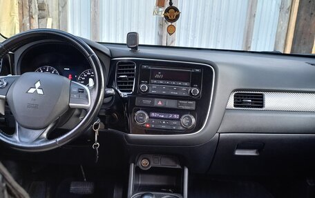 Mitsubishi Outlander III рестайлинг 3, 2014 год, 1 460 000 рублей, 18 фотография