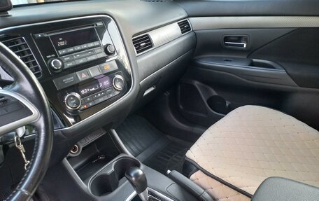 Mitsubishi Outlander III рестайлинг 3, 2014 год, 1 460 000 рублей, 11 фотография