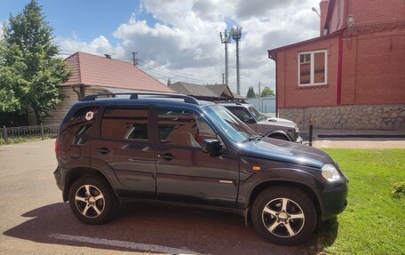 Chevrolet Niva I рестайлинг, 2010 год, 490 000 рублей, 3 фотография