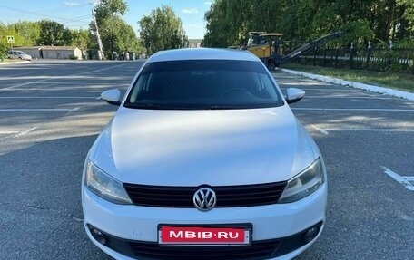 Volkswagen Jetta VI, 2014 год, 1 120 000 рублей, 2 фотография