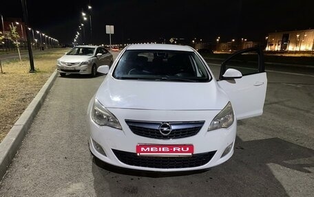 Opel Astra J, 2010 год, 660 000 рублей, 2 фотография