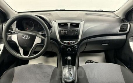 Hyundai Solaris II рестайлинг, 2011 год, 675 000 рублей, 16 фотография