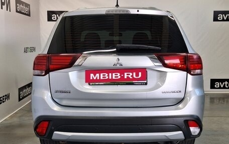 Mitsubishi Outlander III рестайлинг 3, 2015 год, 1 630 000 рублей, 8 фотография