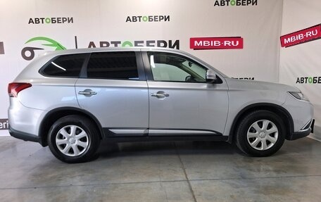 Mitsubishi Outlander III рестайлинг 3, 2015 год, 1 630 000 рублей, 6 фотография