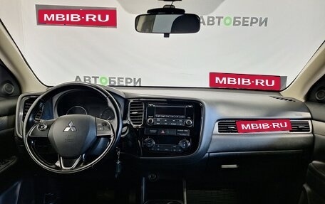 Mitsubishi Outlander III рестайлинг 3, 2015 год, 1 630 000 рублей, 11 фотография