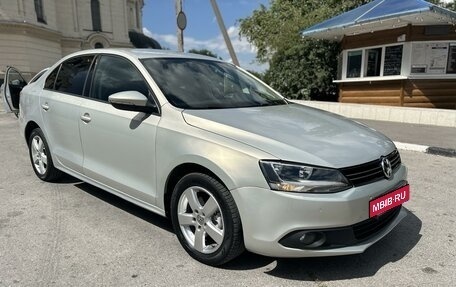 Volkswagen Jetta VI, 2011 год, 995 000 рублей, 4 фотография