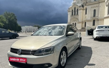 Volkswagen Jetta VI, 2011 год, 995 000 рублей, 2 фотография