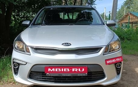 KIA Rio IV, 2017 год, 1 000 000 рублей, 2 фотография