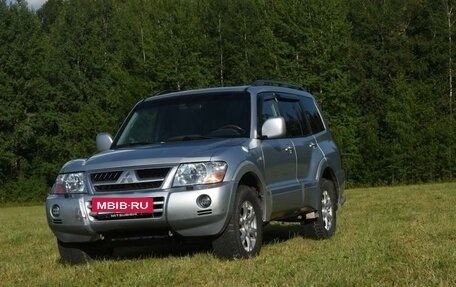 Mitsubishi Pajero III рестайлинг, 2004 год, 1 000 000 рублей, 3 фотография