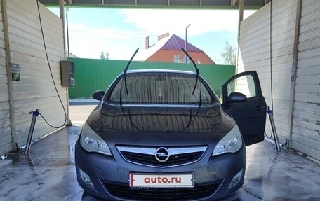 Opel Astra J, 2011 год, 815 000 рублей, 1 фотография