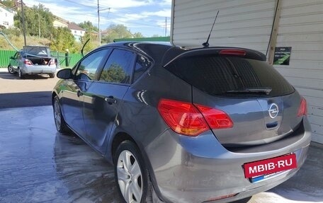 Opel Astra J, 2011 год, 815 000 рублей, 2 фотография