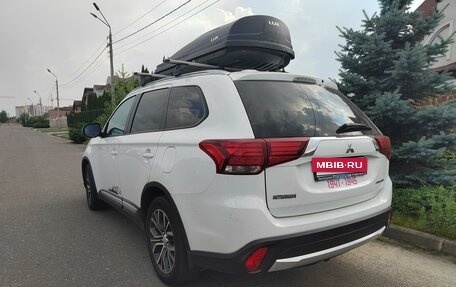 Mitsubishi Outlander III рестайлинг 3, 2015 год, 1 950 000 рублей, 4 фотография