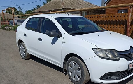 Renault Logan II, 2018 год, 900 000 рублей, 5 фотография