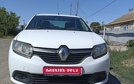 Renault Logan II, 2018 год, 900 000 рублей, 4 фотография