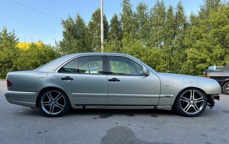 Mercedes-Benz E-Класс, 1997 год, 385 000 рублей, 4 фотография