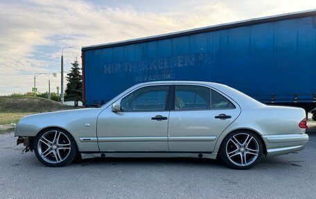 Mercedes-Benz E-Класс, 1997 год, 385 000 рублей, 8 фотография