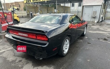 Dodge Challenger III рестайлинг 2, 2012 год, 3 750 000 рублей, 3 фотография