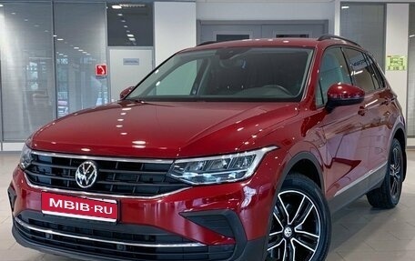 Volkswagen Tiguan II, 2021 год, 3 747 000 рублей, 1 фотография