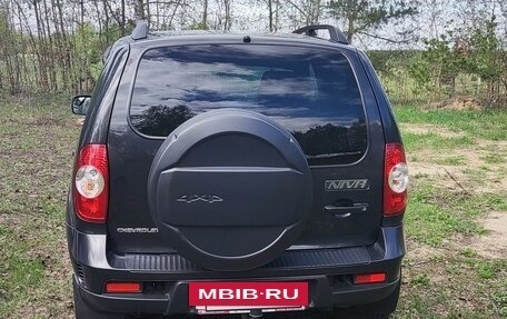 Chevrolet Niva I рестайлинг, 2017 год, 870 000 рублей, 6 фотография