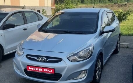 Hyundai Solaris II рестайлинг, 2011 год, 740 000 рублей, 1 фотография