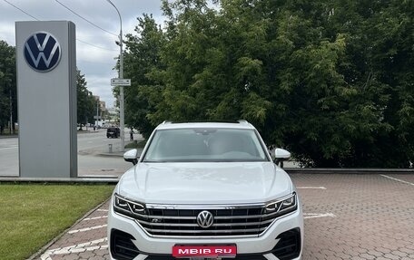 Volkswagen Touareg III, 2018 год, 6 700 000 рублей, 1 фотография