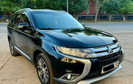 Mitsubishi Outlander III рестайлинг 3, 2015 год, 2 250 000 рублей, 3 фотография