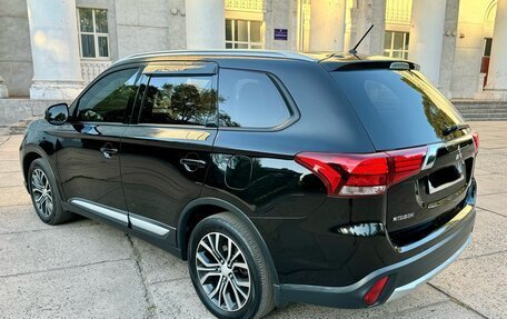 Mitsubishi Outlander III рестайлинг 3, 2015 год, 2 250 000 рублей, 5 фотография