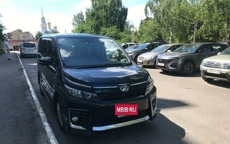 Toyota Voxy III, 2016 год, 1 950 000 рублей, 4 фотография