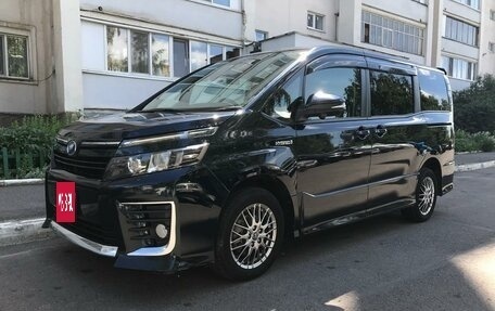 Toyota Voxy III, 2016 год, 1 950 000 рублей, 2 фотография