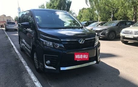 Toyota Voxy III, 2016 год, 1 950 000 рублей, 5 фотография