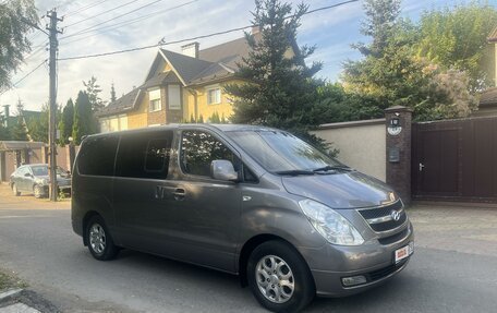 Hyundai Grand Starex Grand Starex I рестайлинг 2, 2010 год, 1 930 000 рублей, 2 фотография