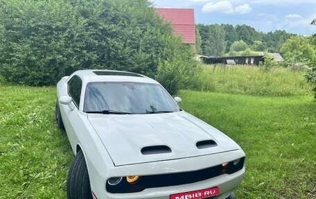 Dodge Challenger III рестайлинг 2, 2019 год, 3 150 000 рублей, 2 фотография