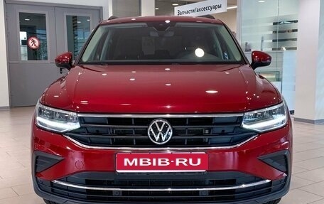 Volkswagen Tiguan II, 2021 год, 3 747 000 рублей, 2 фотография