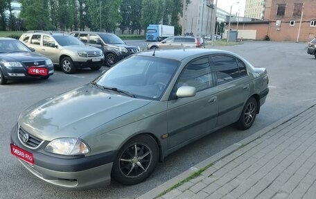 Toyota Avensis III рестайлинг, 2000 год, 370 000 рублей, 1 фотография