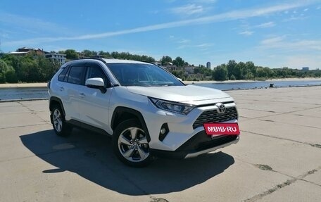 Toyota RAV4, 2020 год, 3 950 000 рублей, 2 фотография