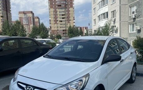 Hyundai Solaris II рестайлинг, 2014 год, 735 000 рублей, 1 фотография