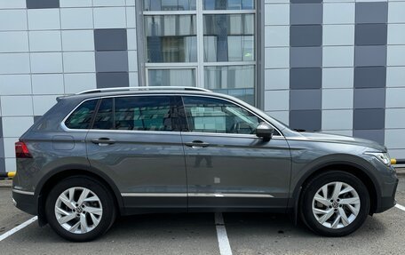 Volkswagen Tiguan II, 2021 год, 4 000 000 рублей, 6 фотография