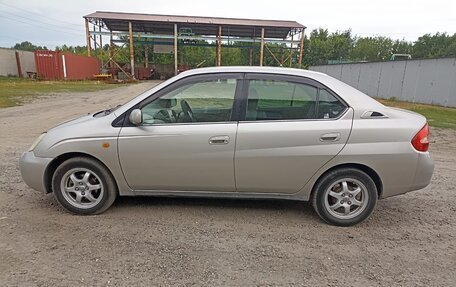 Toyota Prius IV XW50, 2002 год, 500 000 рублей, 3 фотография