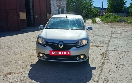 Renault Logan II, 2015 год, 720 000 рублей, 2 фотография