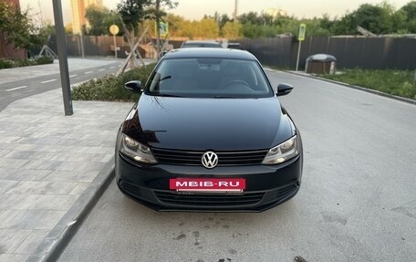 Volkswagen Jetta VI, 2013 год, 1 320 000 рублей, 2 фотография