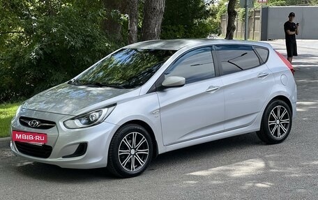 Hyundai Solaris II рестайлинг, 2013 год, 1 100 000 рублей, 2 фотография