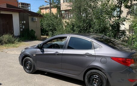 Hyundai Solaris II рестайлинг, 2013 год, 800 000 рублей, 4 фотография