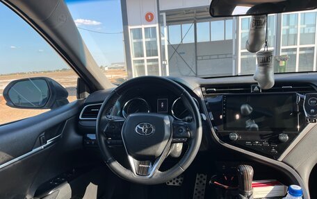 Toyota Camry, 2017 год, 2 650 000 рублей, 5 фотография