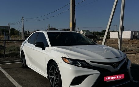 Toyota Camry, 2017 год, 2 650 000 рублей, 6 фотография